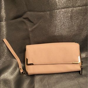 Wristlet. Light pink